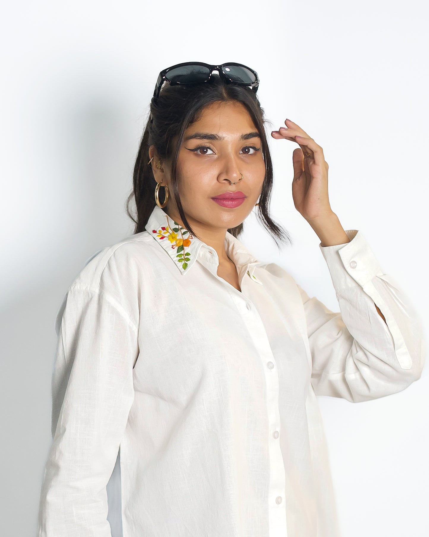 Oversized Embroided White Linen Shirt (Collar)