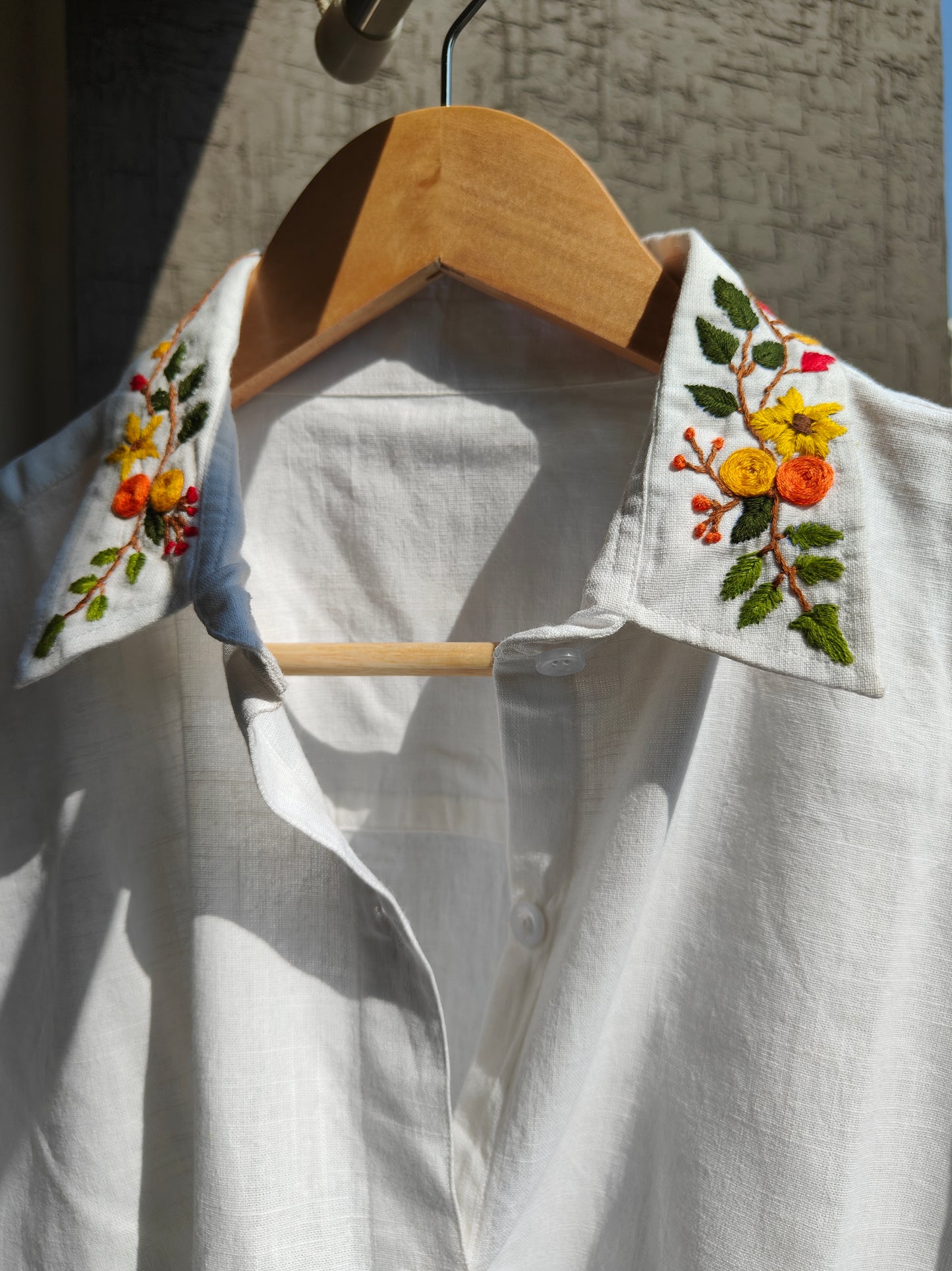 Oversized Embroided White Linen Shirt (Collar)